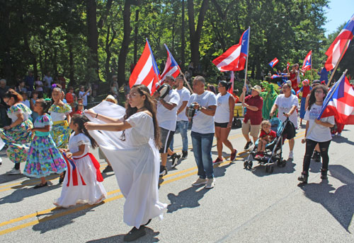 Puerto Rican community in the Parade of Flags on One World Day